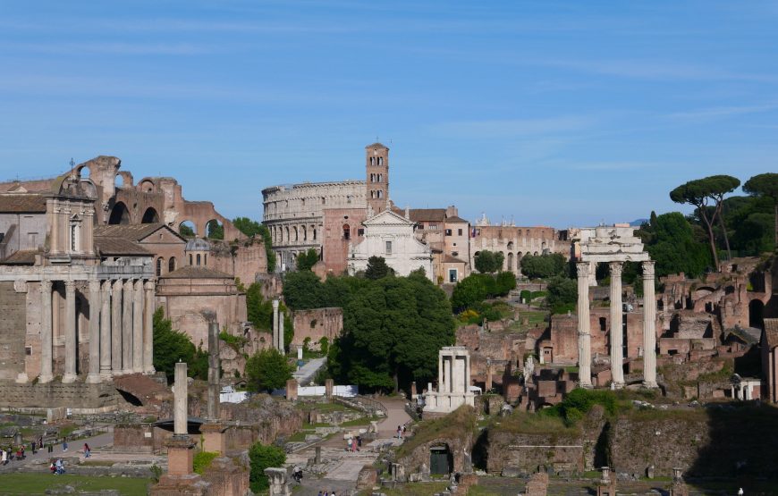 Colosseum and Roman Forum by Night: Guided Tour from Outside